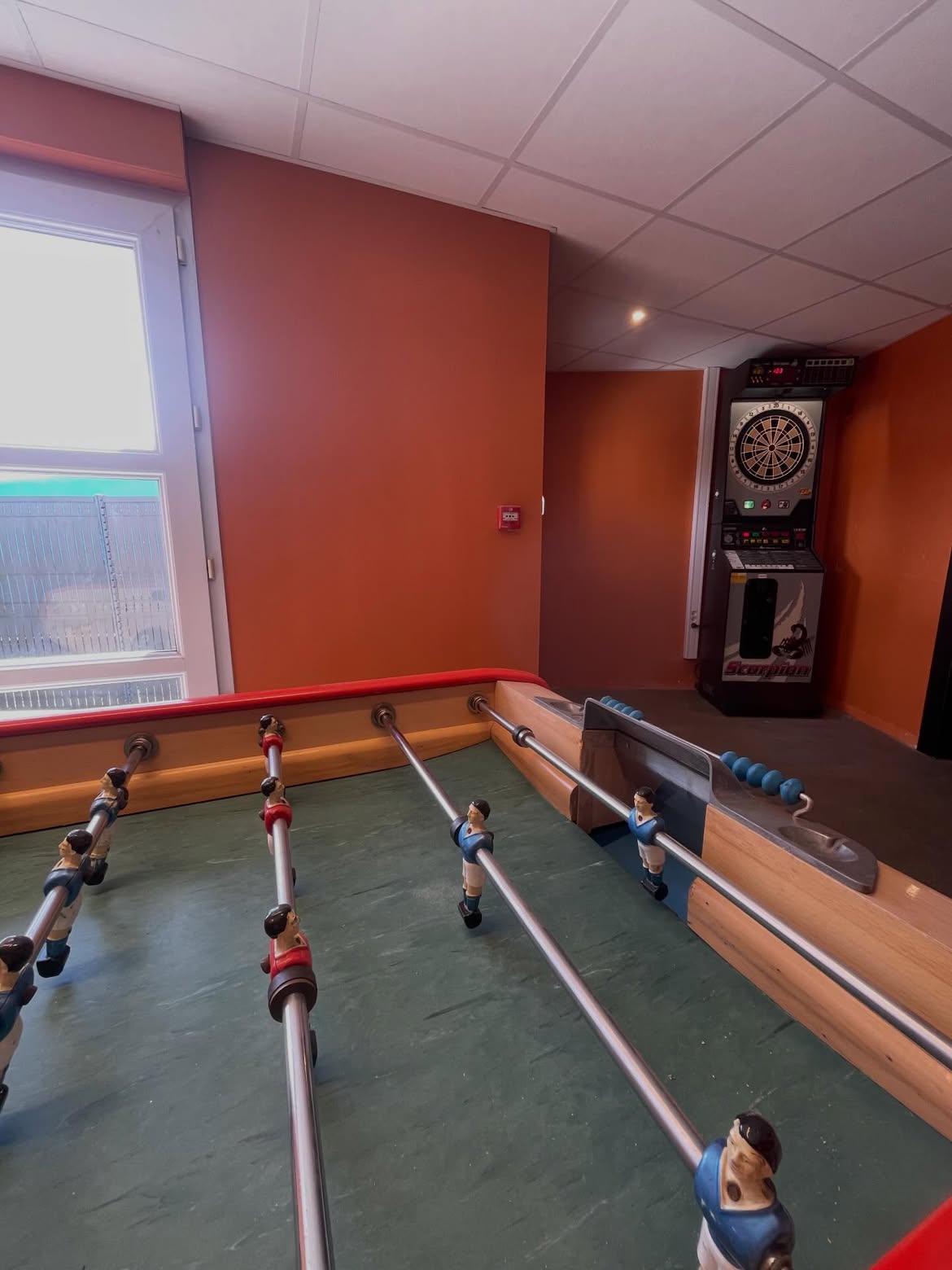 Baby-foot et jeu de fléchettes Au P’tit Fût